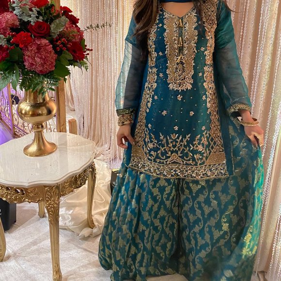 Indian/ Pakistani Gharara suit with Dupatta - Picture 6 of 7